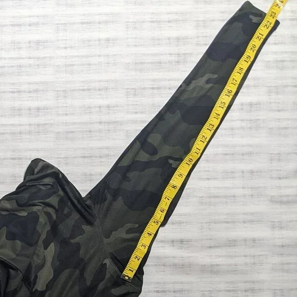 Old Navy Active Long Sleeve Medium Top Camo - Picture 5 of 7